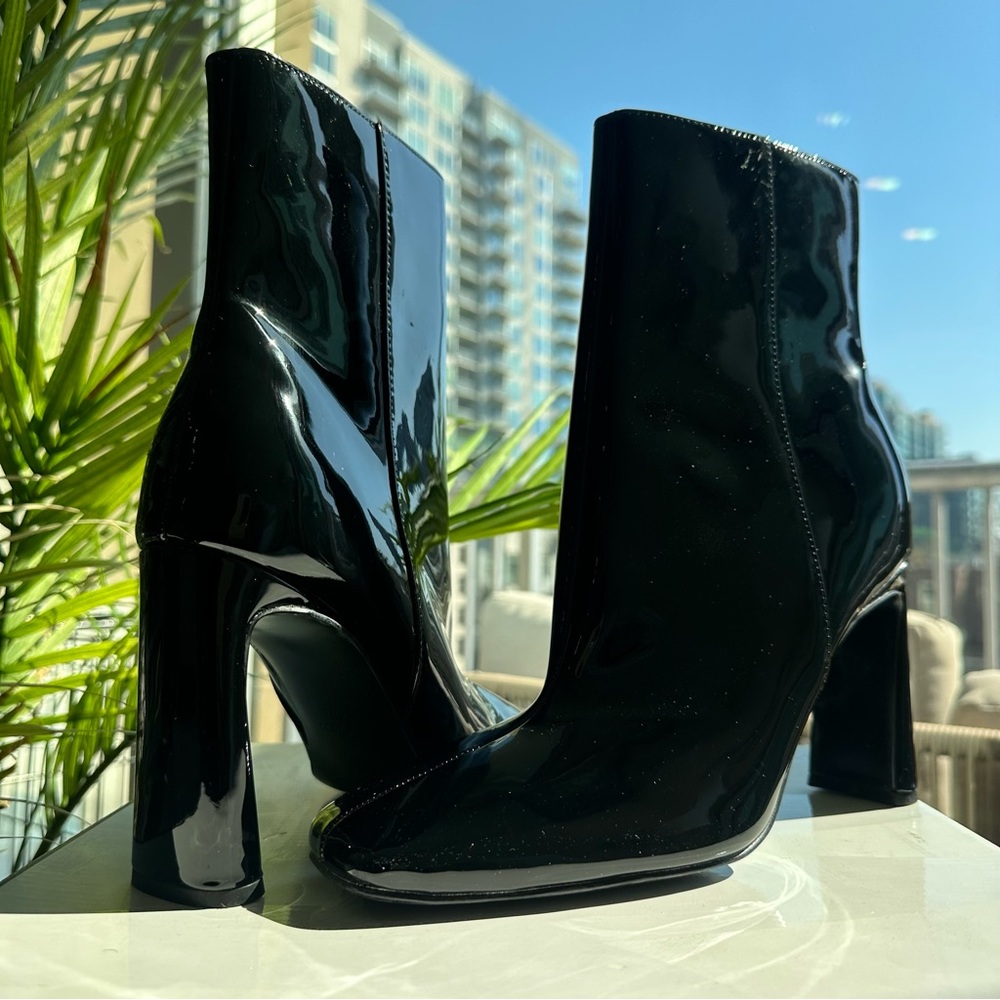 9.5W Brand New Nine West Tiddo Bootie - Black